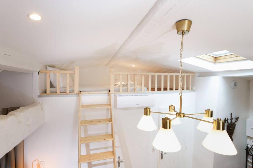 Le Palais D'Alienor - Parking Gratuit Apartment Carcassonne Exterior photo